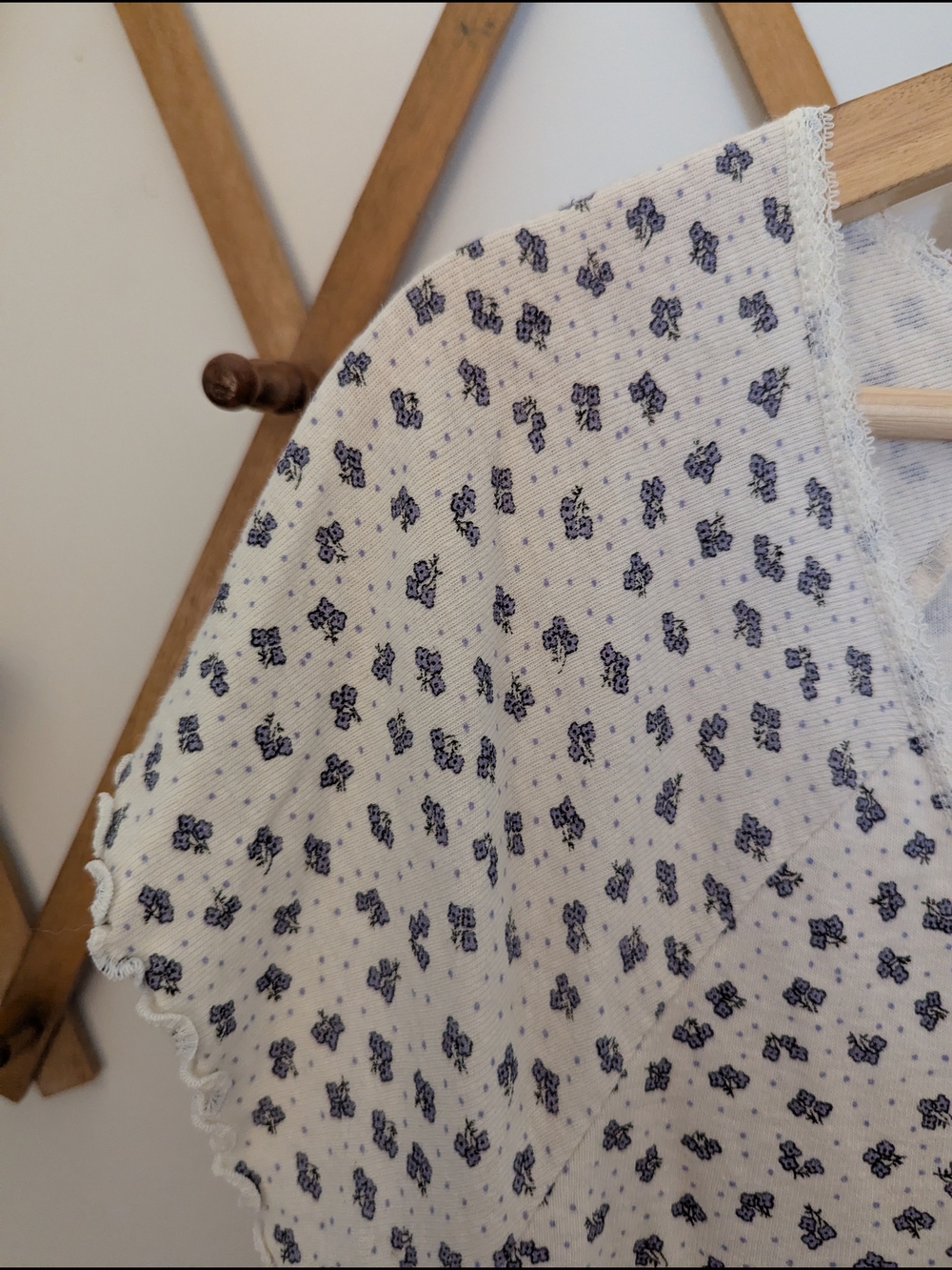 Levi's Floral Tee - Picture 3 of 7